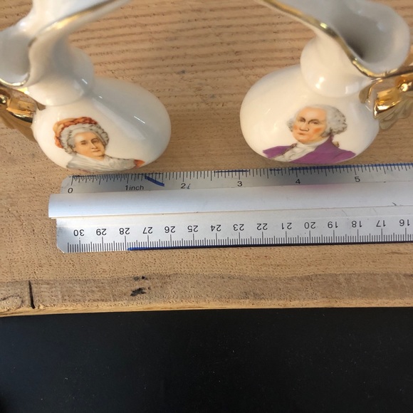 Vintage George & Martha Washington Mini Pitchers. - Picture 4 of 5